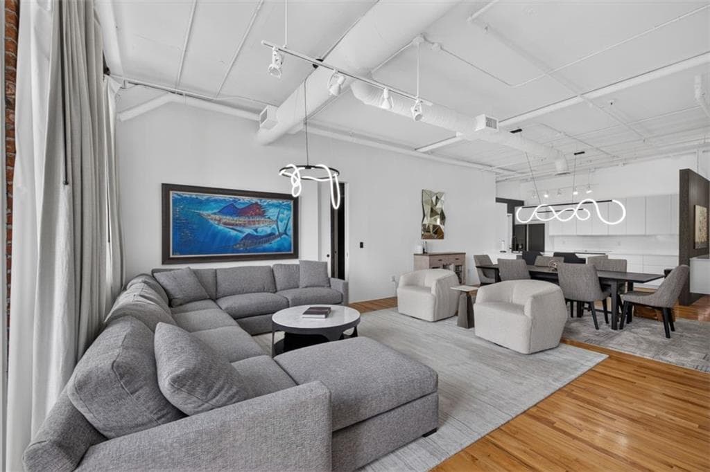 2 bedroom, 2 bathroom, 1,585 sq ft condominium for sale at 3235 Roswell Road 602, Atlanta, GA 30305 — photo 6