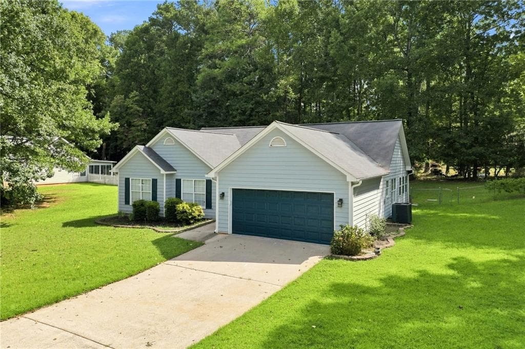 3 bedroom, 2 bathroom, 1,646 sq ft single family residence for sale at 750 Flintlock Drive, Dacula, GA 30019 — photo 1 of 31