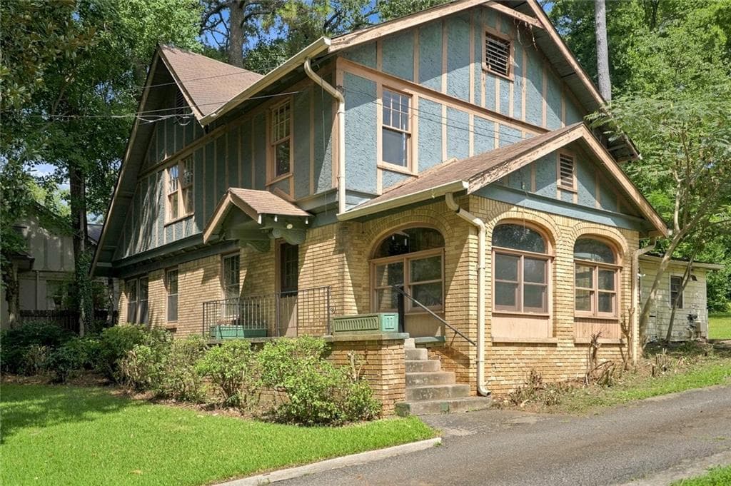 4 bedroom, 3 bathroom, 2,526 sq ft single family residence under contract at 1656 Ridgewood Drive, Atlanta, GA 30307 — photo 2