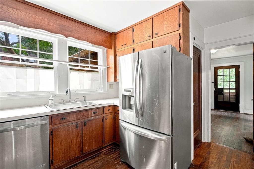 4 bedroom, 3 bathroom, 2,526 sq ft single family residence under contract at 1656 Ridgewood Drive, Atlanta, GA 30307 — photo 8
