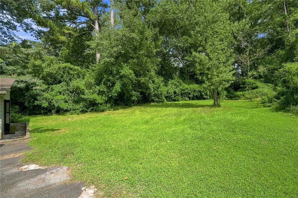 4 bedroom, 3 bathroom, 2,526 sq ft single family residence under contract at 1656 Ridgewood Drive, Atlanta, GA 30307 — photo 10