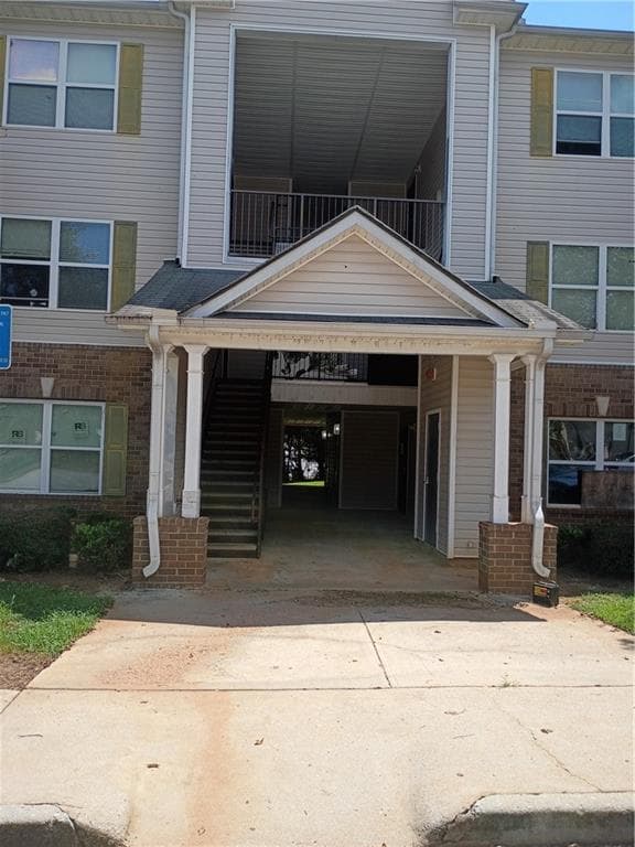 3 bedroom, 2 bathroom, 1,292 sq ft condominium for sale at 6304 Waldrop Place, Decatur, GA 30034