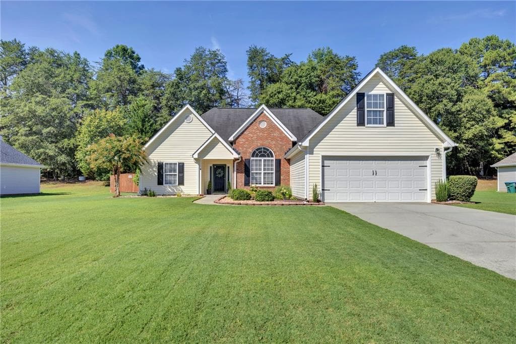 4 bedroom, 2 bathroom, 1,849 sq ft single family residence under contract at 514 Hamlet Drive, Loganville, GA 30052