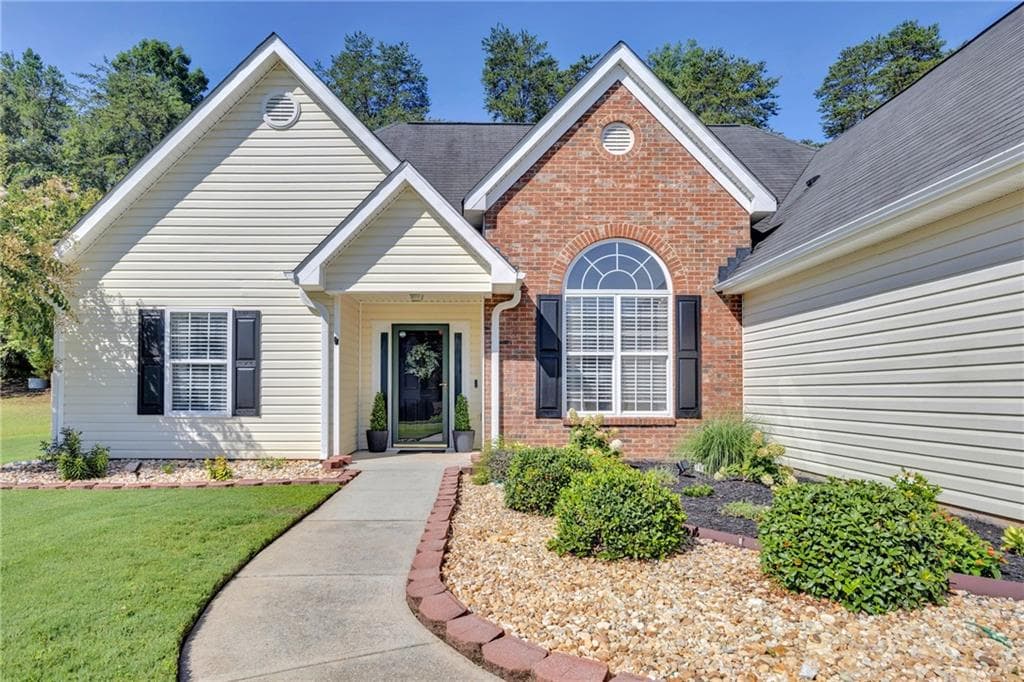 4 bedroom, 2 bathroom, 1,849 sq ft single family residence under contract at 514 Hamlet Drive, Loganville, GA 30052 — photo 2