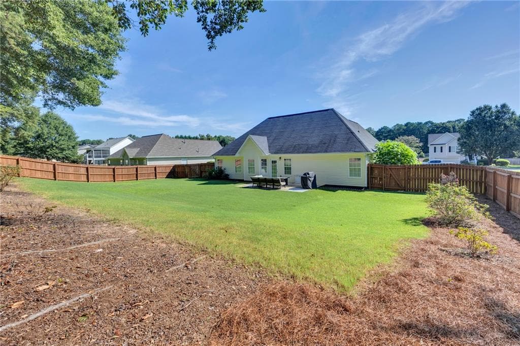 4 bedroom, 2 bathroom, 1,849 sq ft single family residence under contract at 514 Hamlet Drive, Loganville, GA 30052 — photo 3