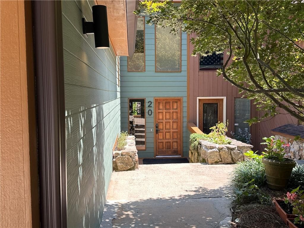3 bedroom, 3 bathroom, 3,228 sq ft townhouse for sale at 20 Colony Ridge Place, Johns Creek, GA 30022 — photo 2