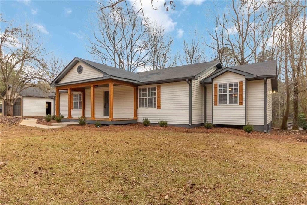 3 bedroom, 2 bathroom, 3,649 sq ft single family residence under contract at 1616 King Mill Road, Mcdonough, GA 30252 — photo 2