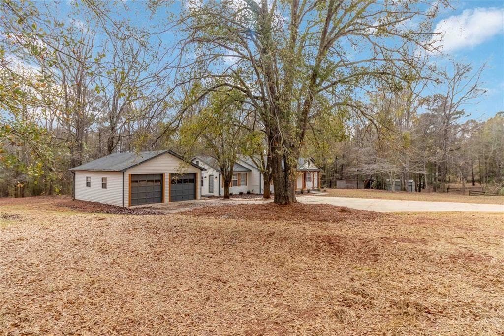 3 bedroom, 2 bathroom, 3,649 sq ft single family residence under contract at 1616 King Mill Road, Mcdonough, GA 30252 — photo 3