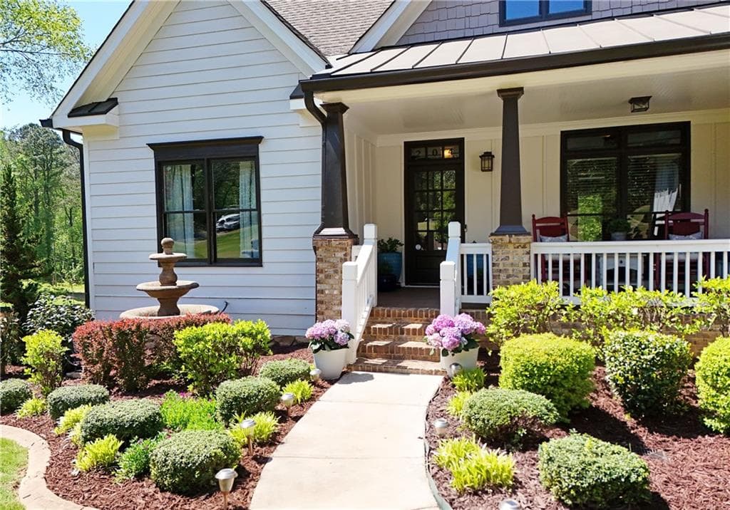 5 bedroom, 4 bathroom, 4,118 sq ft single family residence for sale at 204 Lynn Lane, Canton, GA 30115 — photo 2