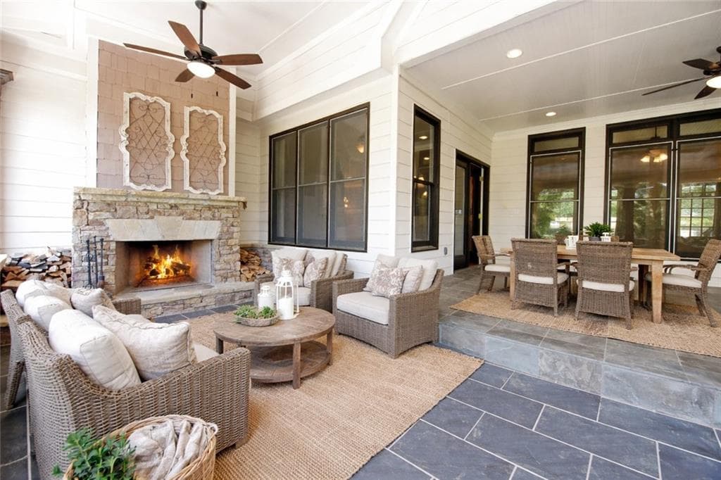 5 bedroom, 4 bathroom, 4,118 sq ft single family residence for sale at 204 Lynn Lane, Canton, GA 30115 — photo 4