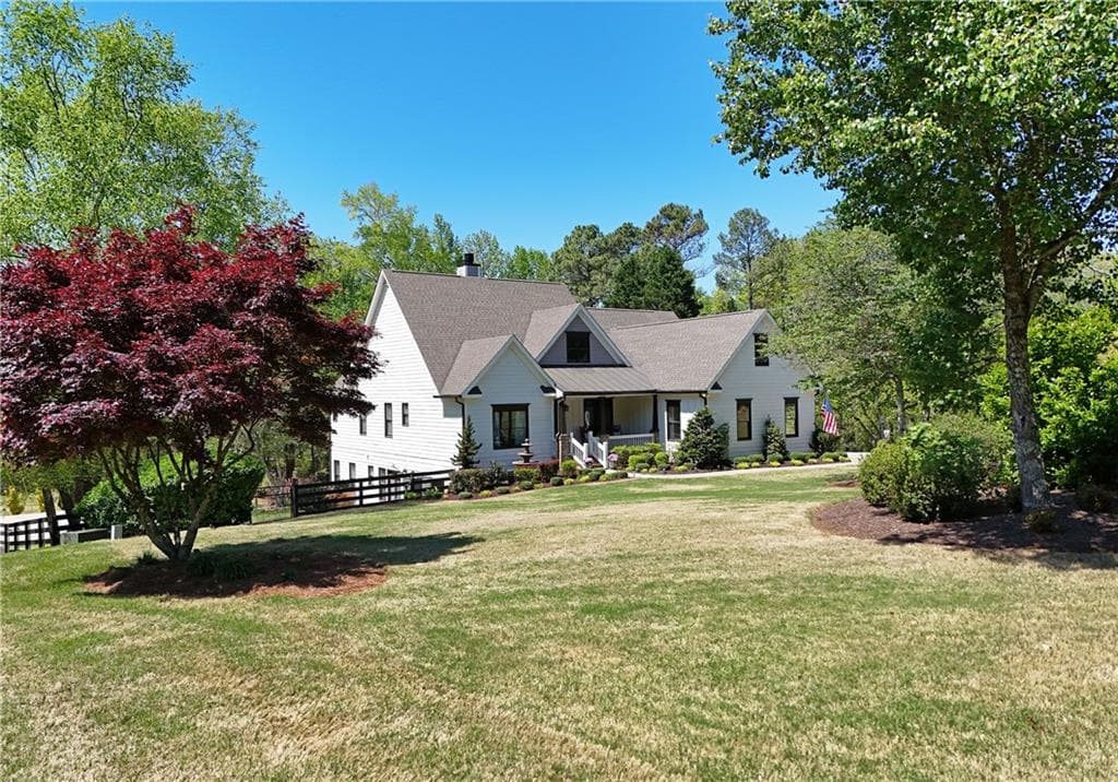 5 bedroom, 4 bathroom, 4,118 sq ft single family residence for sale at 204 Lynn Lane, Canton, GA 30115 — photo 6
