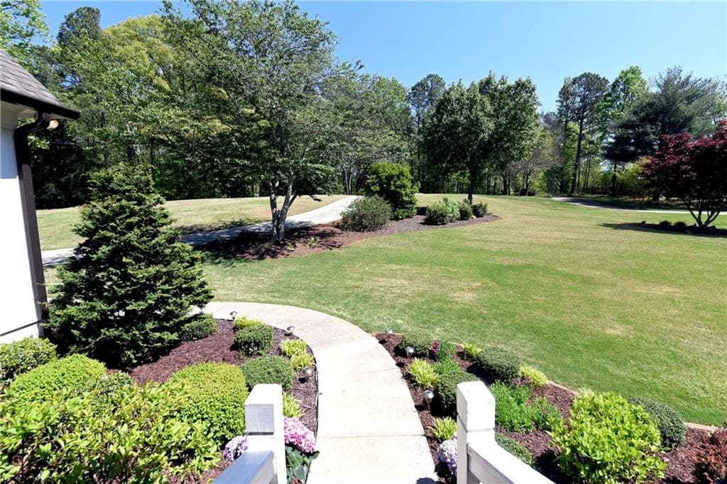 5 bedroom, 4 bathroom, 4,118 sq ft single family residence for sale at 204 Lynn Lane, Canton, GA 30115 — photo 8