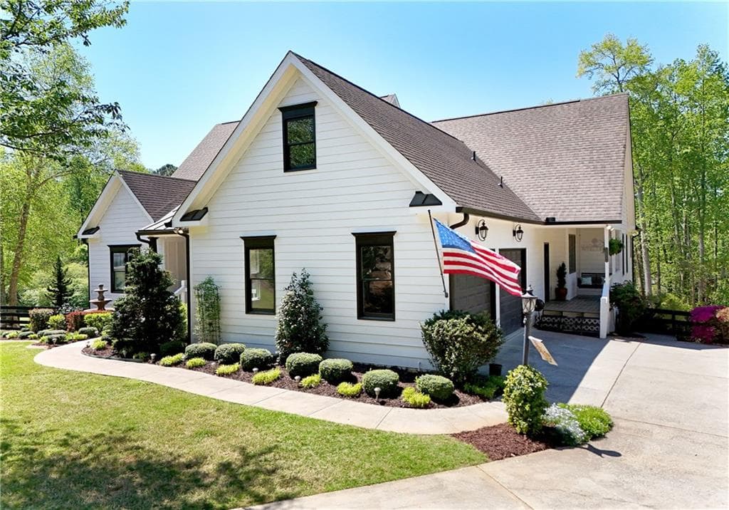 5 bedroom, 4 bathroom, 4,118 sq ft single family residence for sale at 204 Lynn Lane, Canton, GA 30115 — photo 10