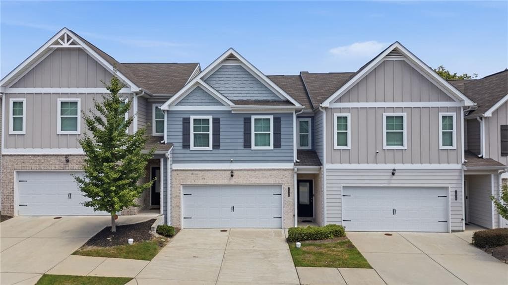 4 bedroom, 3 bathroom, 1,811 sq ft townhouse for sale at 7548 Knoll Hollow Road, Lithonia, GA 30058 — photo 1 of 37