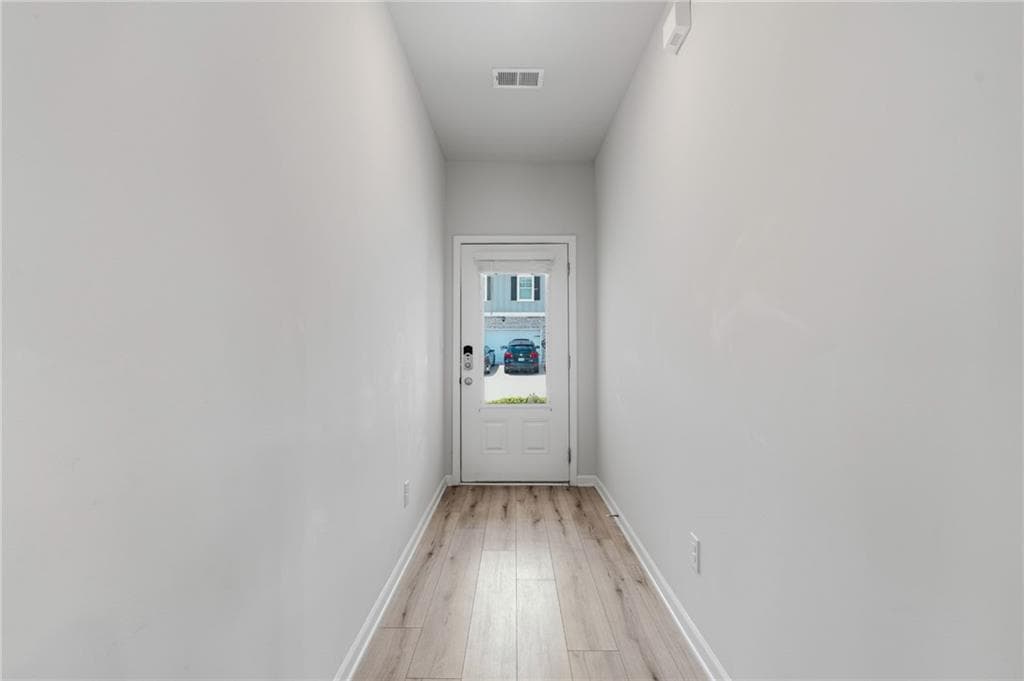 4 bedroom, 3 bathroom, 1,811 sq ft townhouse for sale at 7548 Knoll Hollow Road, Lithonia, GA 30058 — photo 4