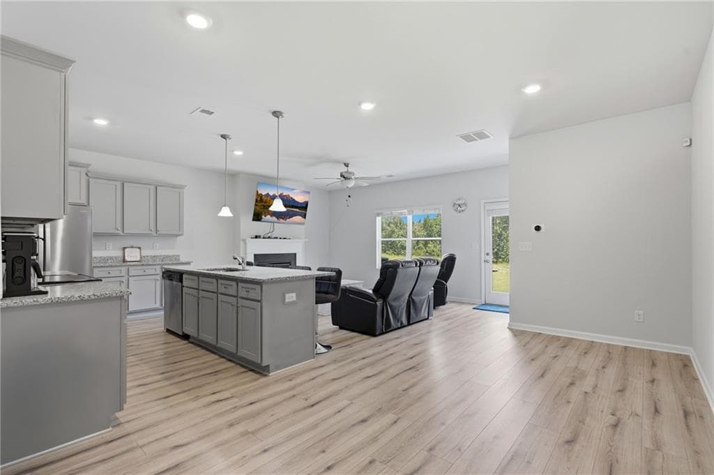 4 bedroom, 3 bathroom, 1,811 sq ft townhouse for sale at 7548 Knoll Hollow Road, Lithonia, GA 30058 — photo 5