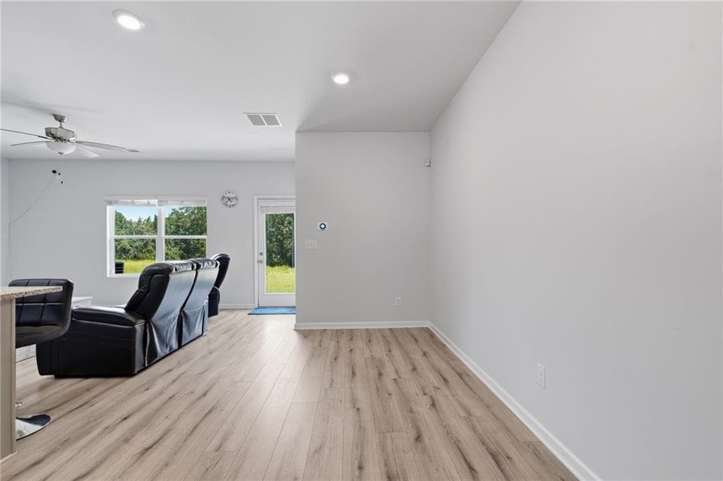 4 bedroom, 3 bathroom, 1,811 sq ft townhouse for sale at 7548 Knoll Hollow Road, Lithonia, GA 30058 — photo 6
