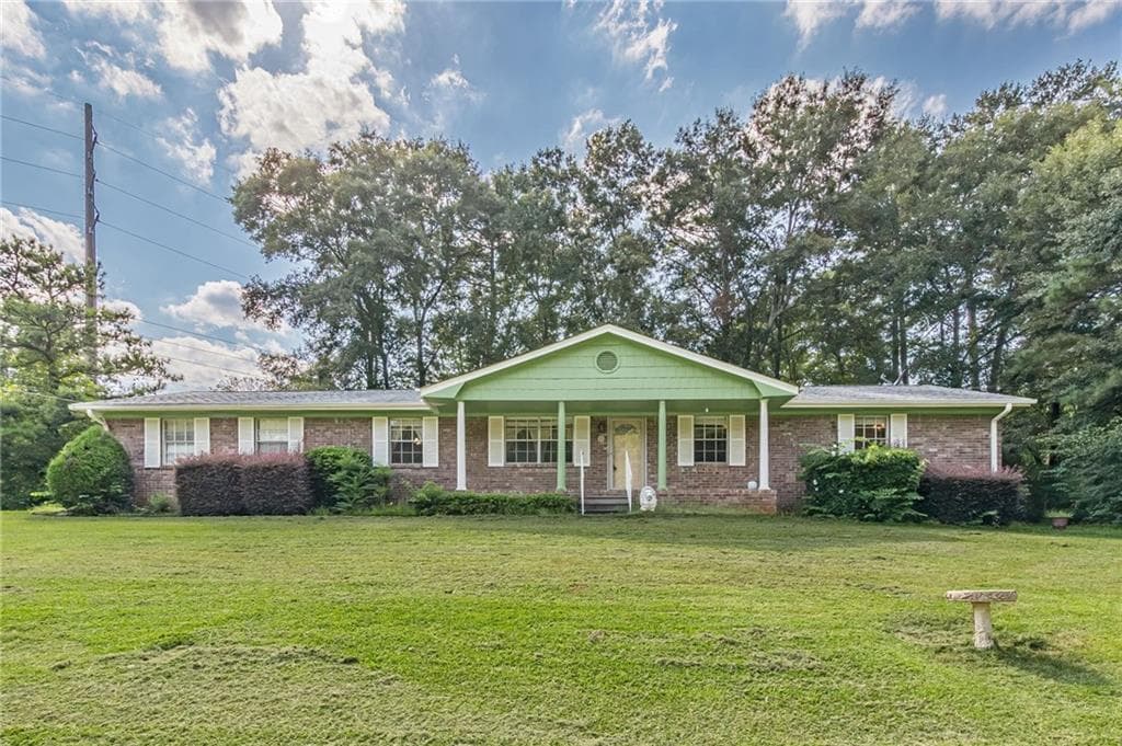 3 bedroom, 2 bathroom, 1,485 sq ft single family residence for sale at 15 Highlane Drive, Stockbridge, GA 30281 — photo 2