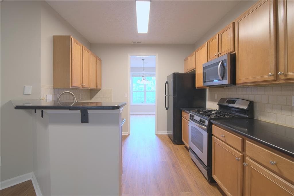 3 bedroom, 3 bathroom, 1,846 sq ft single family residence for rent at 2013 Ridgestone Landing, Marietta, GA 30008 for $2,400 a month — photo 6