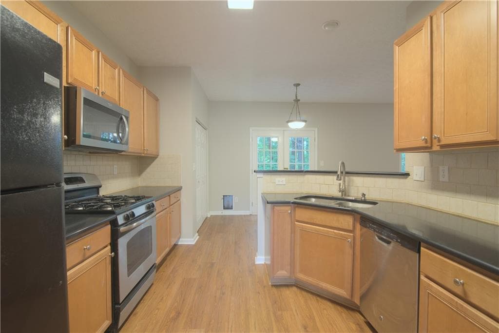 3 bedroom, 3 bathroom, 1,846 sq ft single family residence for rent at 2013 Ridgestone Landing, Marietta, GA 30008 for $2,400 a month — photo 7