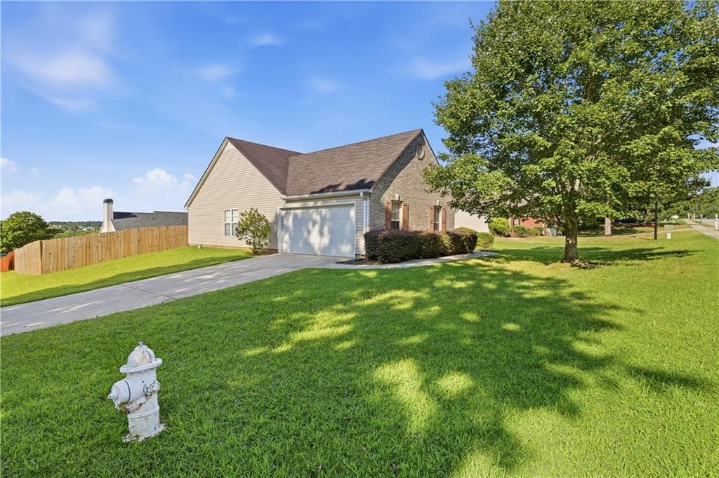3 bedroom, 2 bathroom, 1,641 sq ft single family residence for sale at 2230 Blue Ridge Lane, Conyers, GA 30012 — photo 2