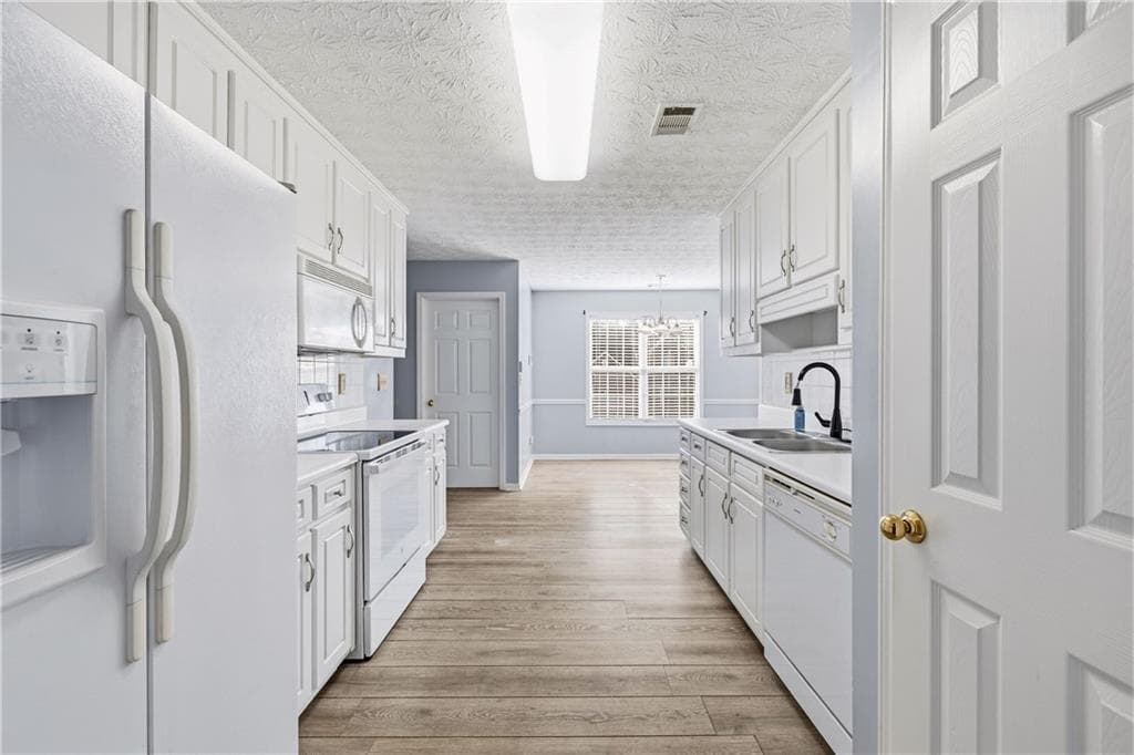 3 bedroom, 2 bathroom, 1,641 sq ft single family residence for sale at 2230 Blue Ridge Lane, Conyers, GA 30012 — photo 5