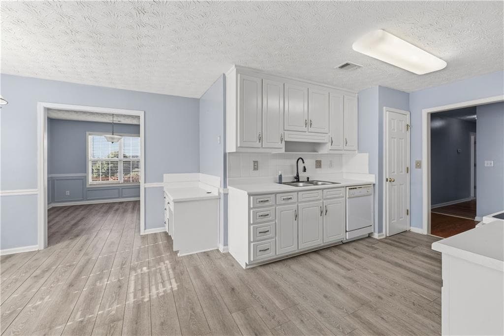3 bedroom, 2 bathroom, 1,641 sq ft single family residence for sale at 2230 Blue Ridge Lane, Conyers, GA 30012 — photo 6