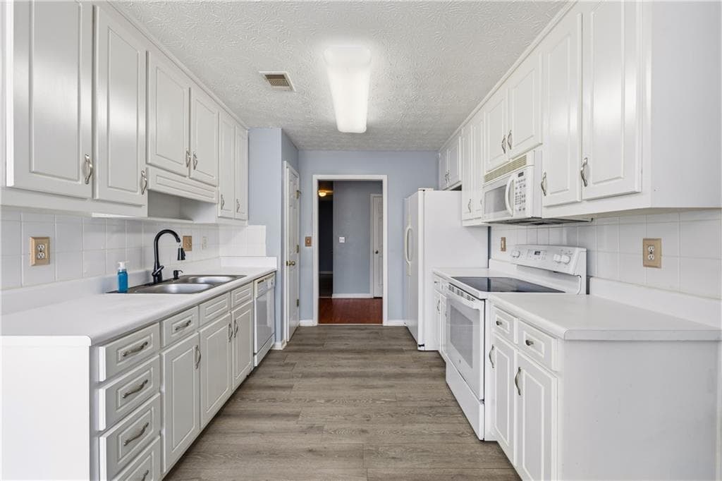 3 bedroom, 2 bathroom, 1,641 sq ft single family residence for sale at 2230 Blue Ridge Lane, Conyers, GA 30012 — photo 7