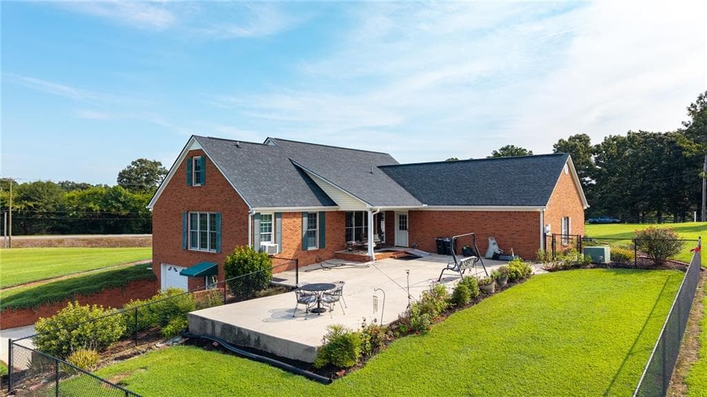 3 bedroom, 4 bathroom, 3,010 sq ft single family residence for sale at 1389 Boone Ford Road, Calhoun, GA 30701 — photo 6