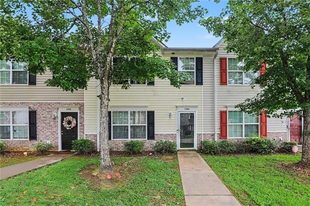 2 bedroom, 3 bathroom, 1,280 sq ft townhouse for sale at 1763 Fielding Way, Hampton, GA 30228