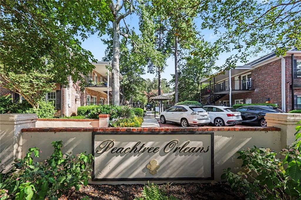 2 bedroom, 2 bathroom, 1,090 sq ft condominium for sale at 3675 Peachtree Road 34, Atlanta, GA 30319 — photo 4