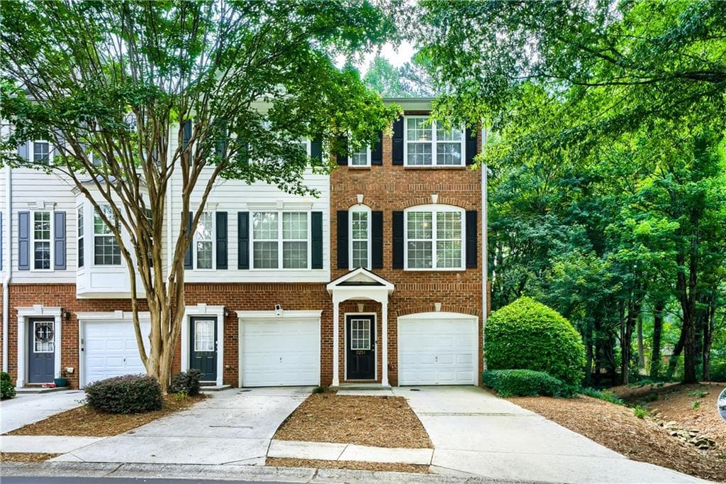 2 bedroom, 3 bathroom, 1,184 sq ft townhouse under contract at 2251 Dillard Crossing, Tucker, GA 30084 — photo 2
