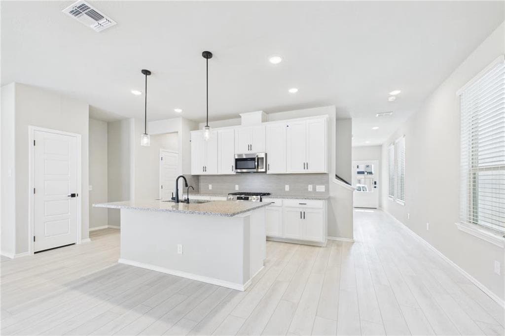 3 bedroom, 3 bathroom, 1,817 sq ft single family residence for sale at 301 Greene Farm Trail, Cartersville, GA 30120 — photo 4