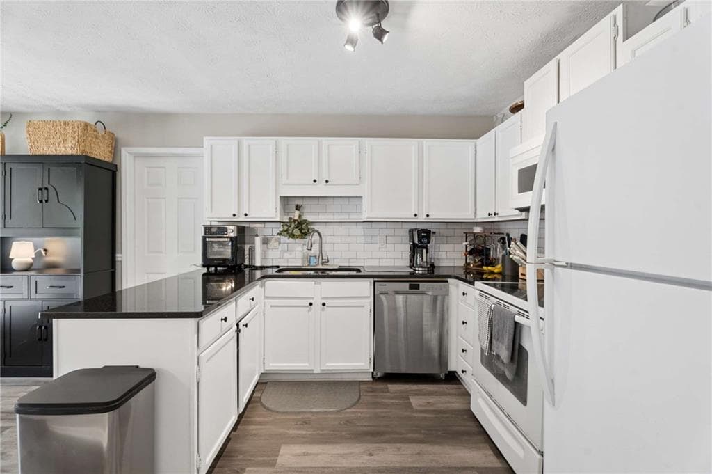 duplex under contract at 502 Plymouth Lane, Alpharetta, GA 30009 — photo 9
