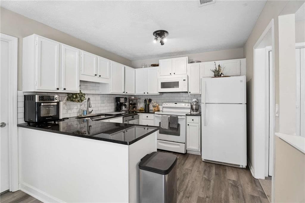 duplex under contract at 502 Plymouth Lane, Alpharetta, GA 30009 — photo 8