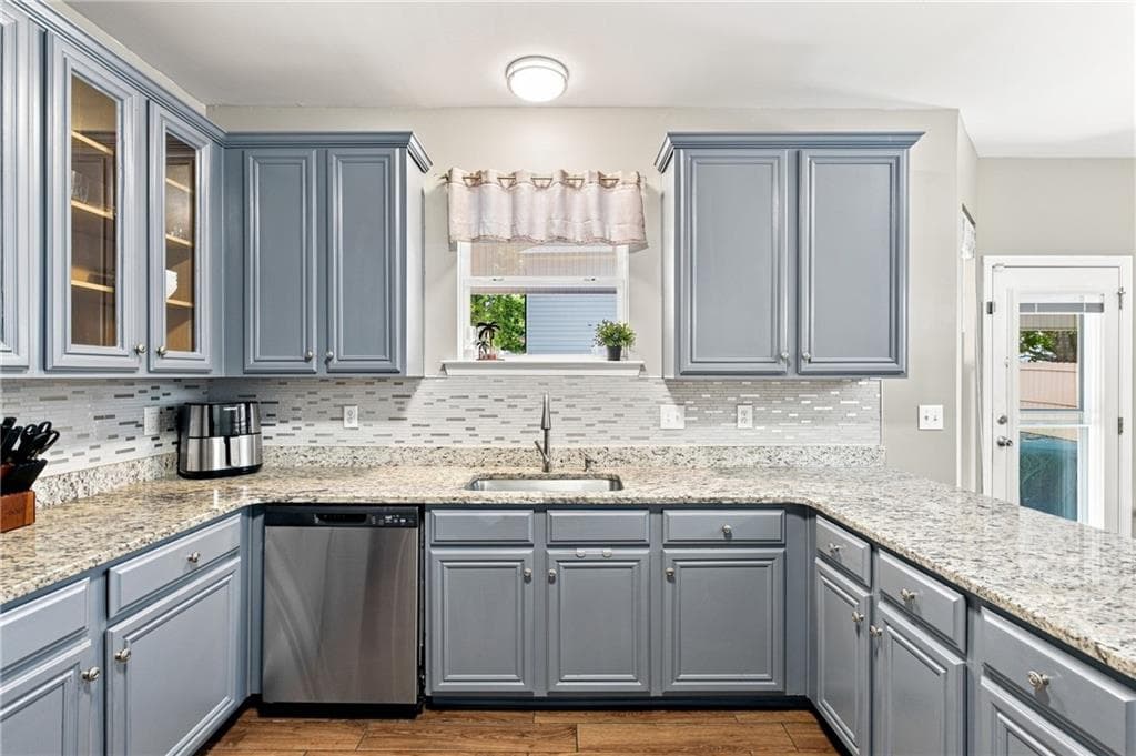 4 bedroom, 3 bathroom, 2,315 sq ft single family residence for sale at 3602 Silver Brooke Lane, Kennesaw, GA 30144 — photo 6