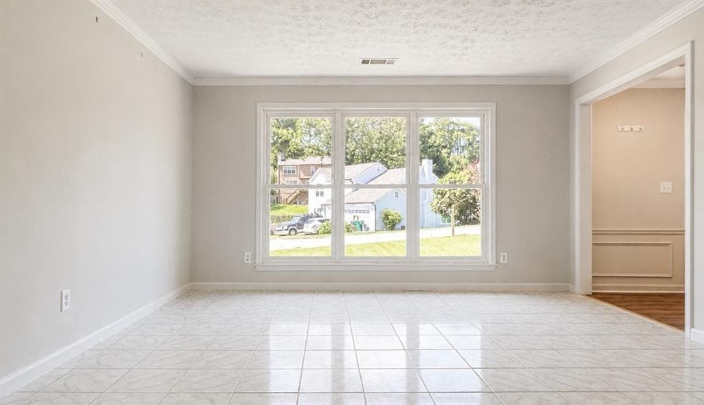 4 bedroom, 3 bathroom, 2,014 sq ft single family residence under contract at 2002 Chivalry Court, Lawrenceville, GA 30044 — photo 6