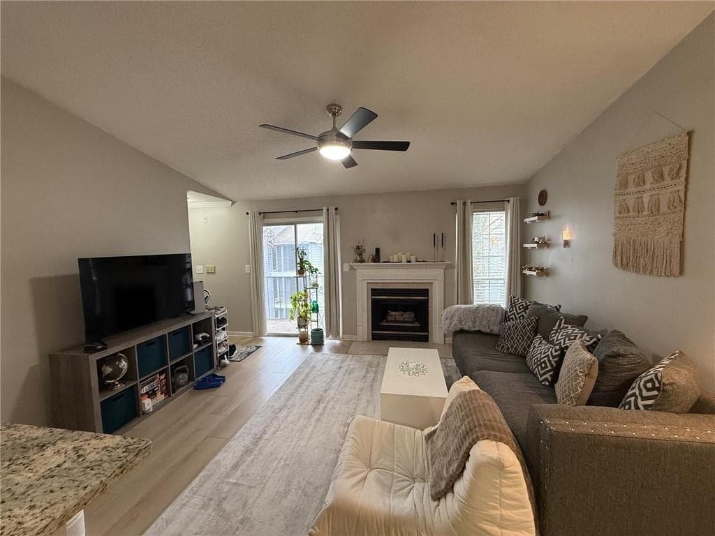 2 bedroom, 2 bathroom, 1,032 sq ft condominium for sale at 324 Granville Court, Sandy Springs, GA 30328 — photo 5