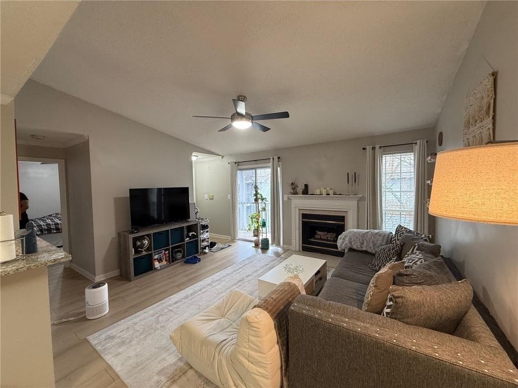 2 bedroom, 2 bathroom, 1,032 sq ft condominium for sale at 324 Granville Court, Sandy Springs, GA 30328 — photo 6