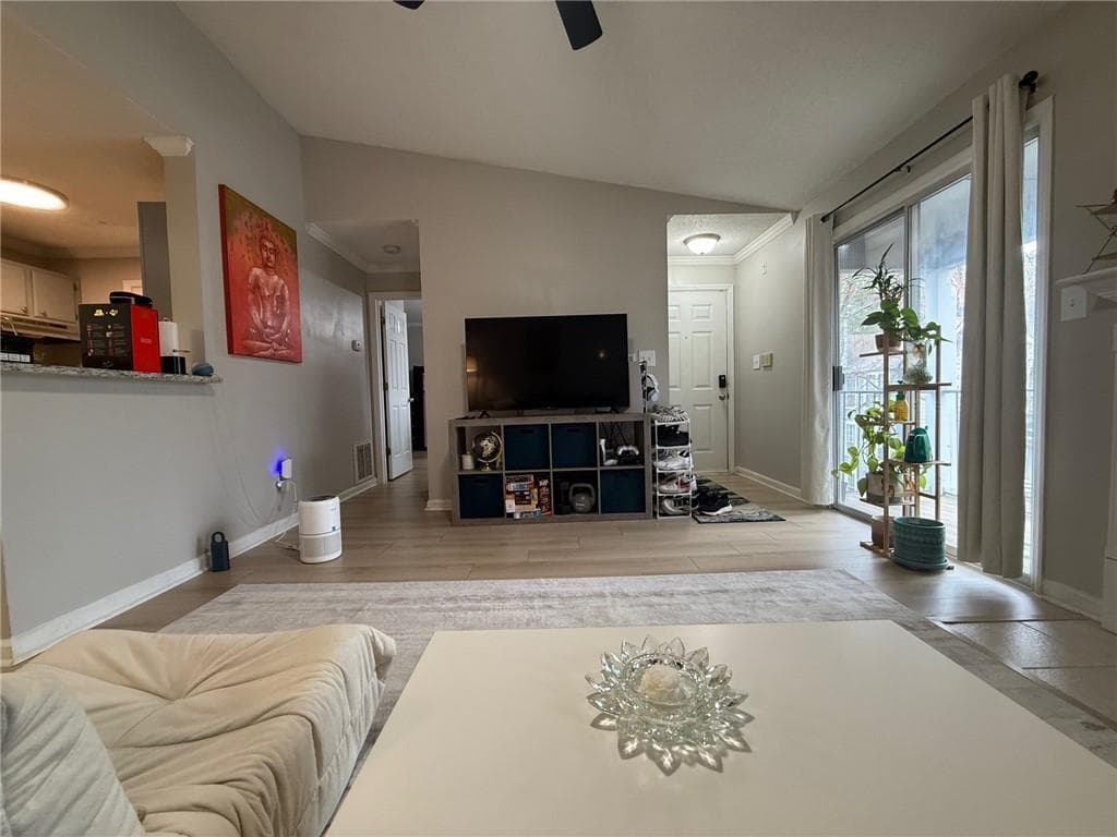 2 bedroom, 2 bathroom, 1,032 sq ft condominium for sale at 324 Granville Court, Sandy Springs, GA 30328 — photo 7