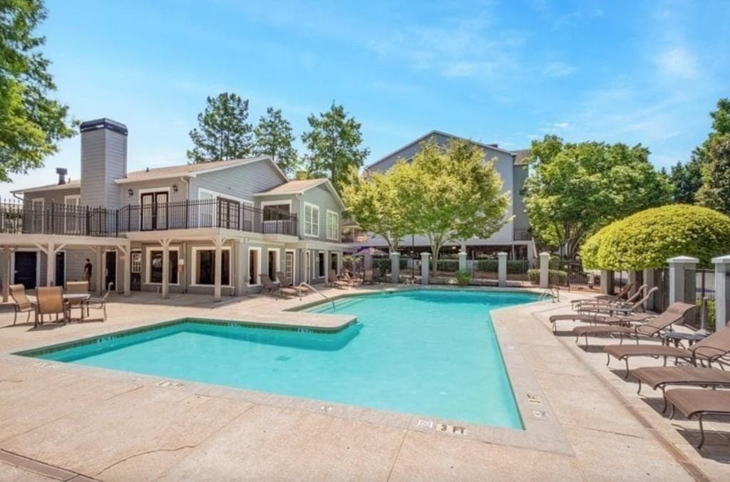 2 bedroom, 2 bathroom, 1,032 sq ft condominium for sale at 324 Granville Court, Sandy Springs, GA 30328 — photo 4