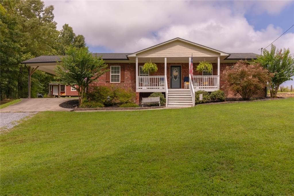 3 bedroom, 2 bathroom, 1,431 sq ft single family residence under contract at 3789 Collard Valley Road, Cedartown, GA 30125 — photo 3