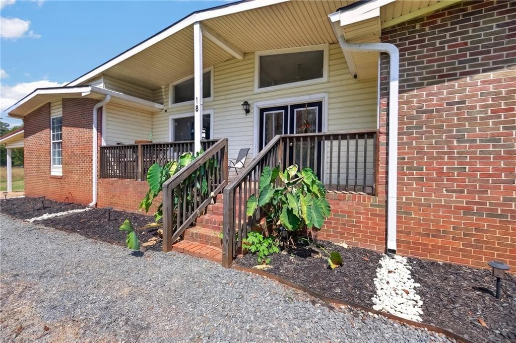 3 bedroom, 1 bathroom, 1,607 sq ft single family residence for sale at 18 Old Potash Road, Cedartown, GA 30125 — photo 2