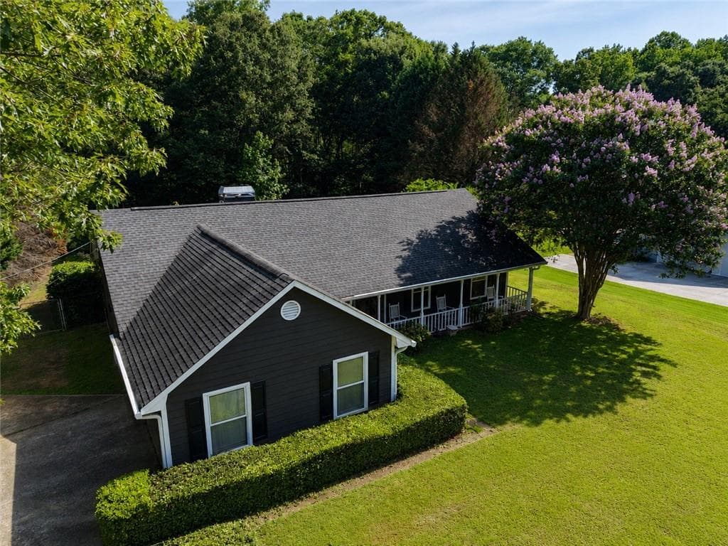 3 bedroom, 2 bathroom, 1,817 sq ft single family residence for sale at 180 Valley Brook Trail, Jonesboro, GA 30238 — photo 1 of 22