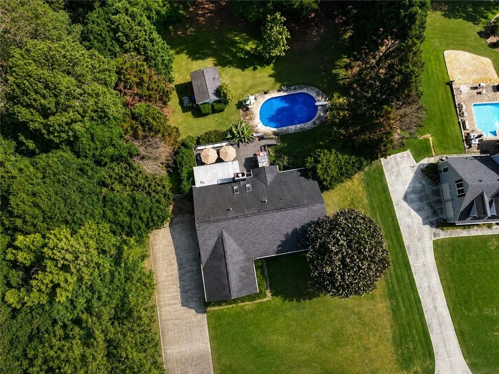 3 bedroom, 2 bathroom, 1,817 sq ft single family residence for sale at 180 Valley Brook Trail, Jonesboro, GA 30238 — photo 4