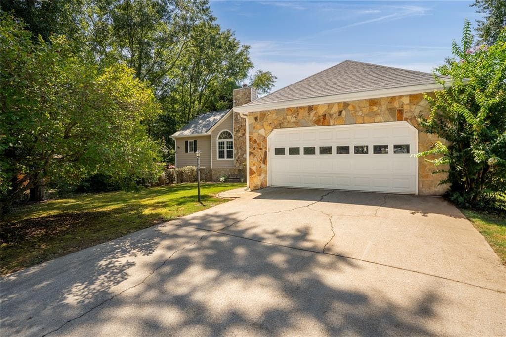 3 bedroom, 3 bathroom, 3,908 sq ft single family residence under contract at 337 Keys Drive, Braselton, GA 30517 — photo 4
