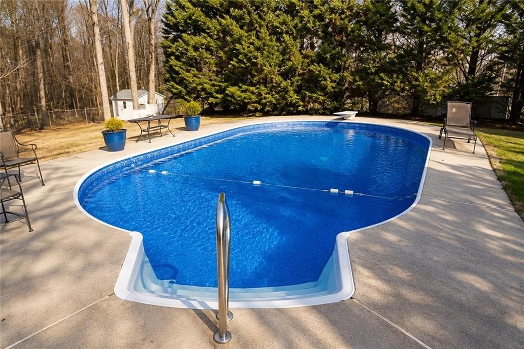 3 bedroom, 2 bathroom, 1,817 sq ft single family residence for sale at 180 Valley Brook Trail, Jonesboro, GA 30238 — photo 8