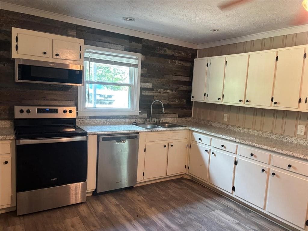 3 bedroom, 2 bathroom, 1,700 sq ft single family residence for sale at 1402 Dewey Street, Griffin, GA 30223 — photo 8