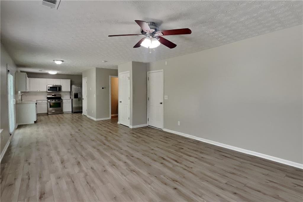 3 bedroom, 3 bathroom, 1,816 sq ft single family residence for rent at 3279 Deer Valley Drive, Acworth, GA 30101 for $2,125 a month — photo 2