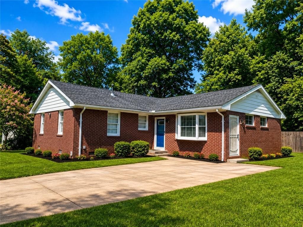 4 bedroom, 2 bathroom, 1,381 sq ft single family residence for sale at 3742 Turner Heights Drive, Decatur, GA 30032 — photo 2